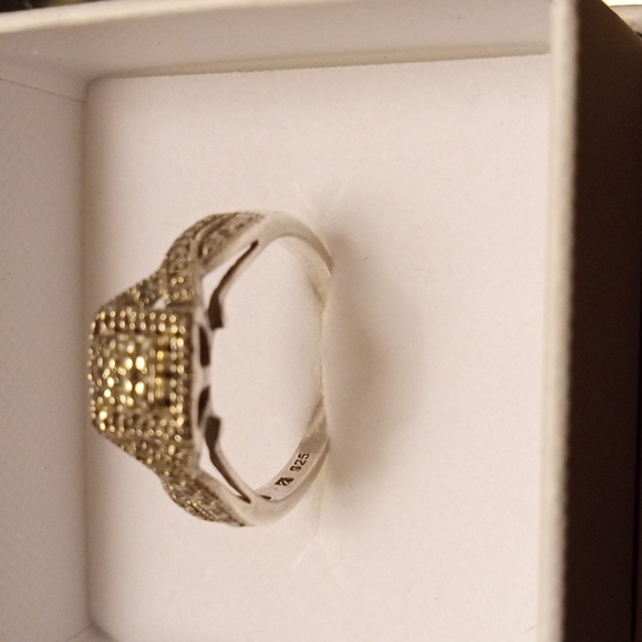925 Vintage Silver Diamond Ring - Picture 2 of 5